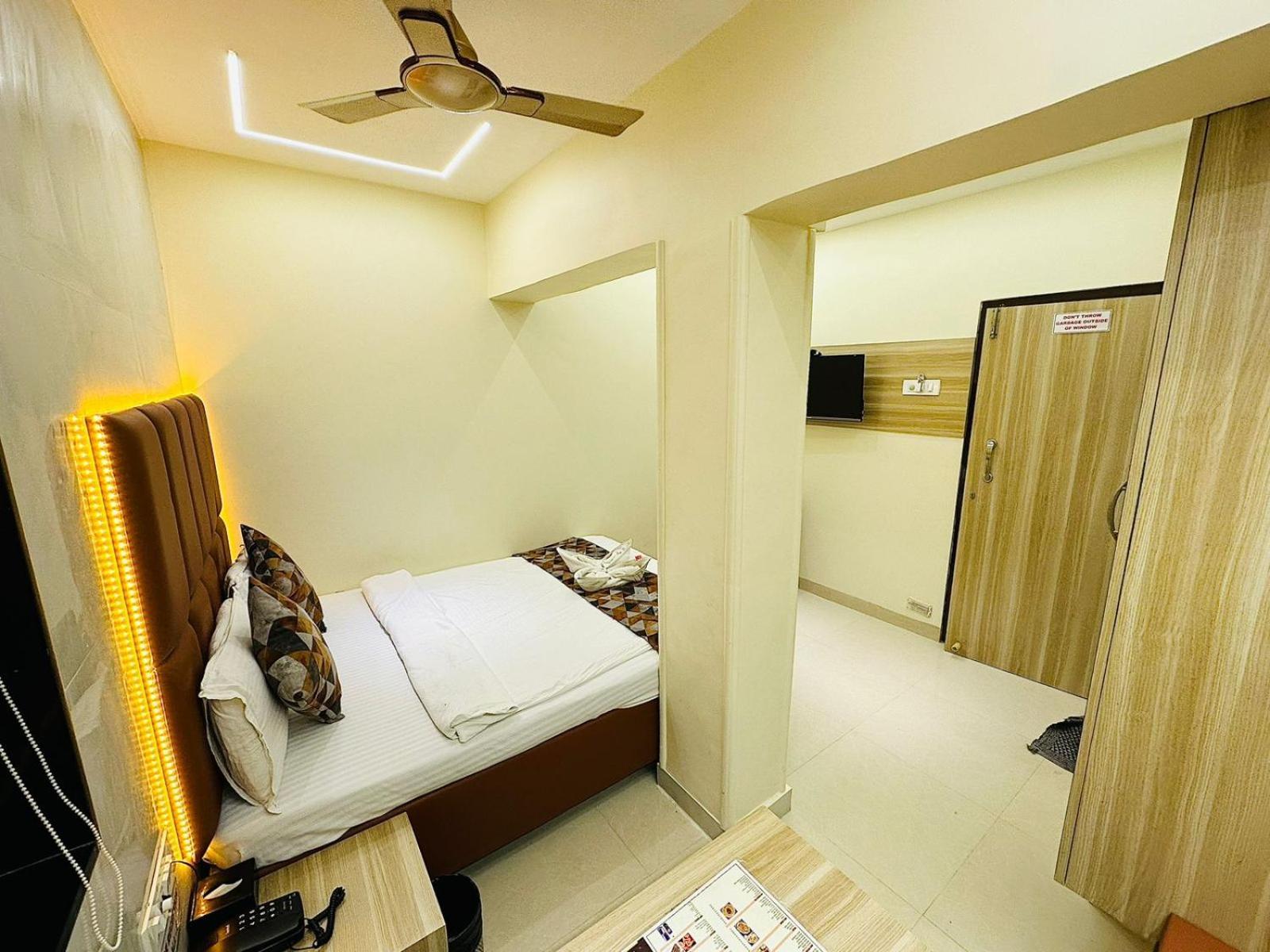 Hotel Vashi Inn Нави Мумбаи Экстерьер фото