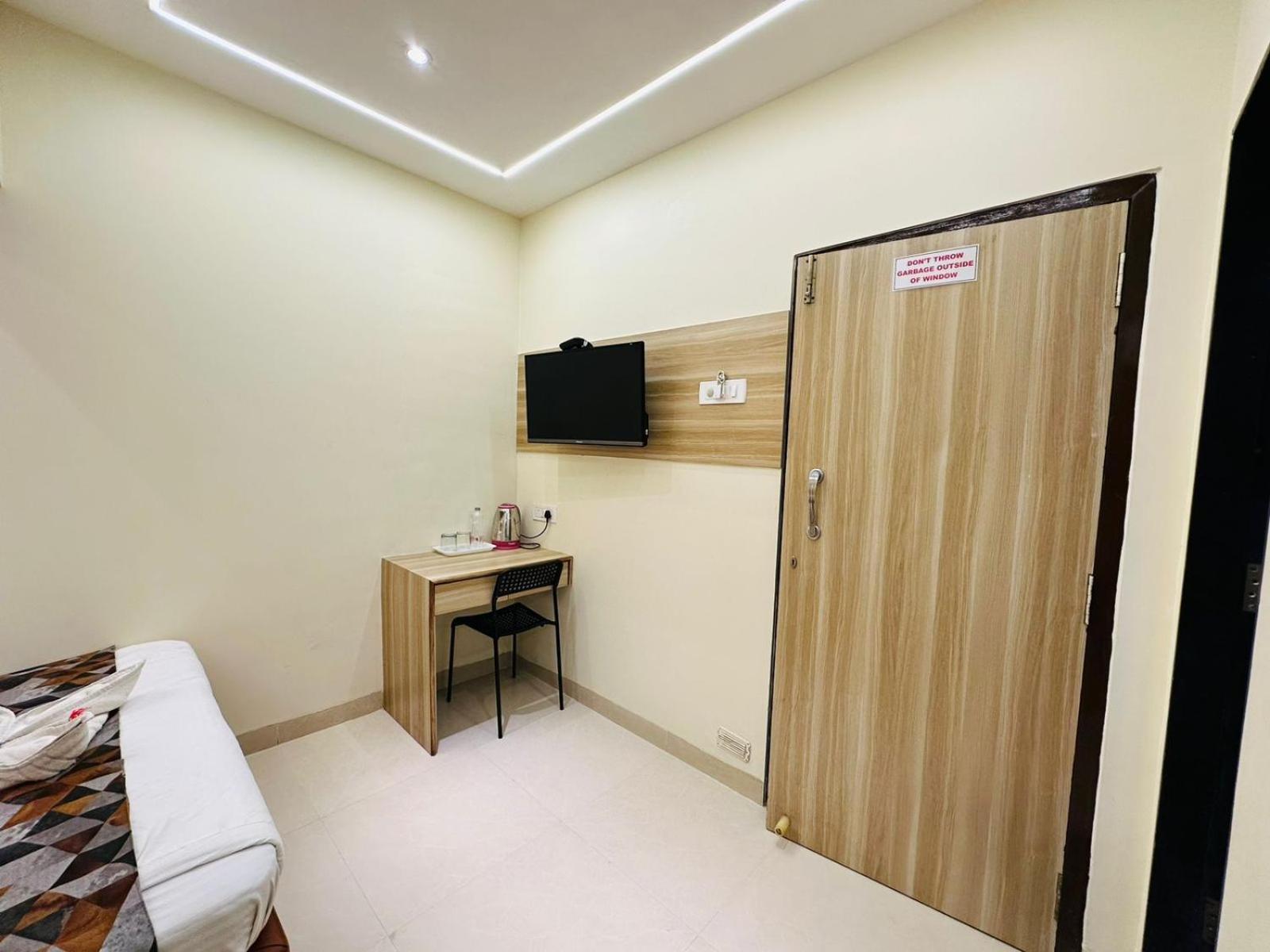 Hotel Vashi Inn Нави Мумбаи Экстерьер фото