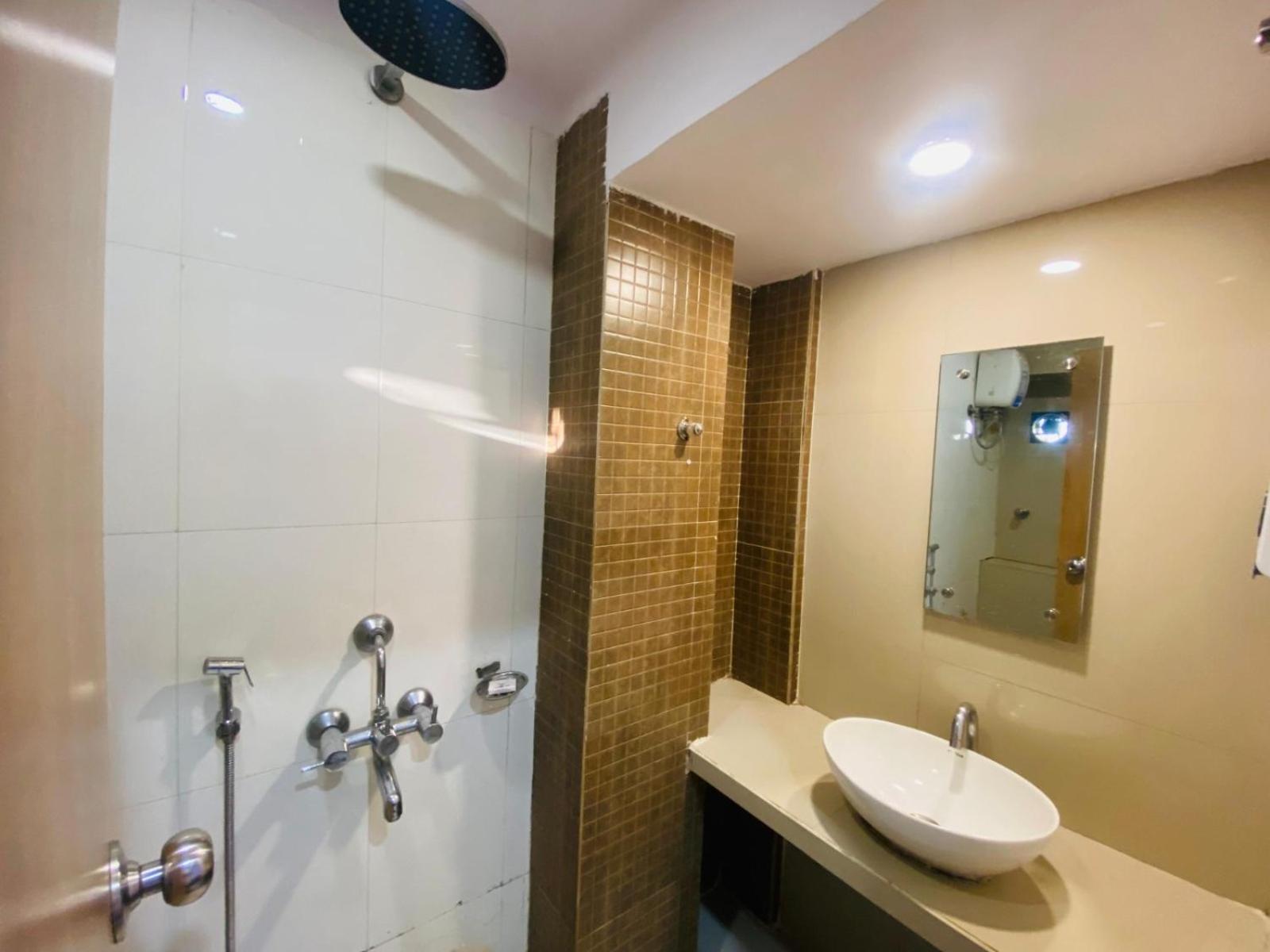 Hotel Vashi Inn Нави Мумбаи Экстерьер фото
