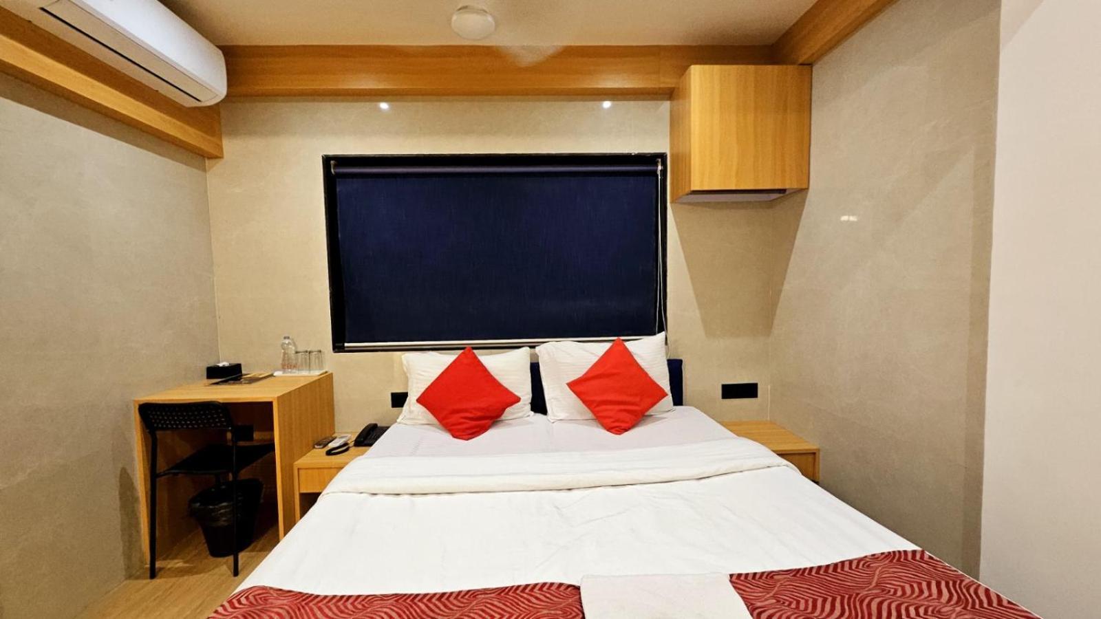 Hotel Vashi Inn Нави Мумбаи Экстерьер фото