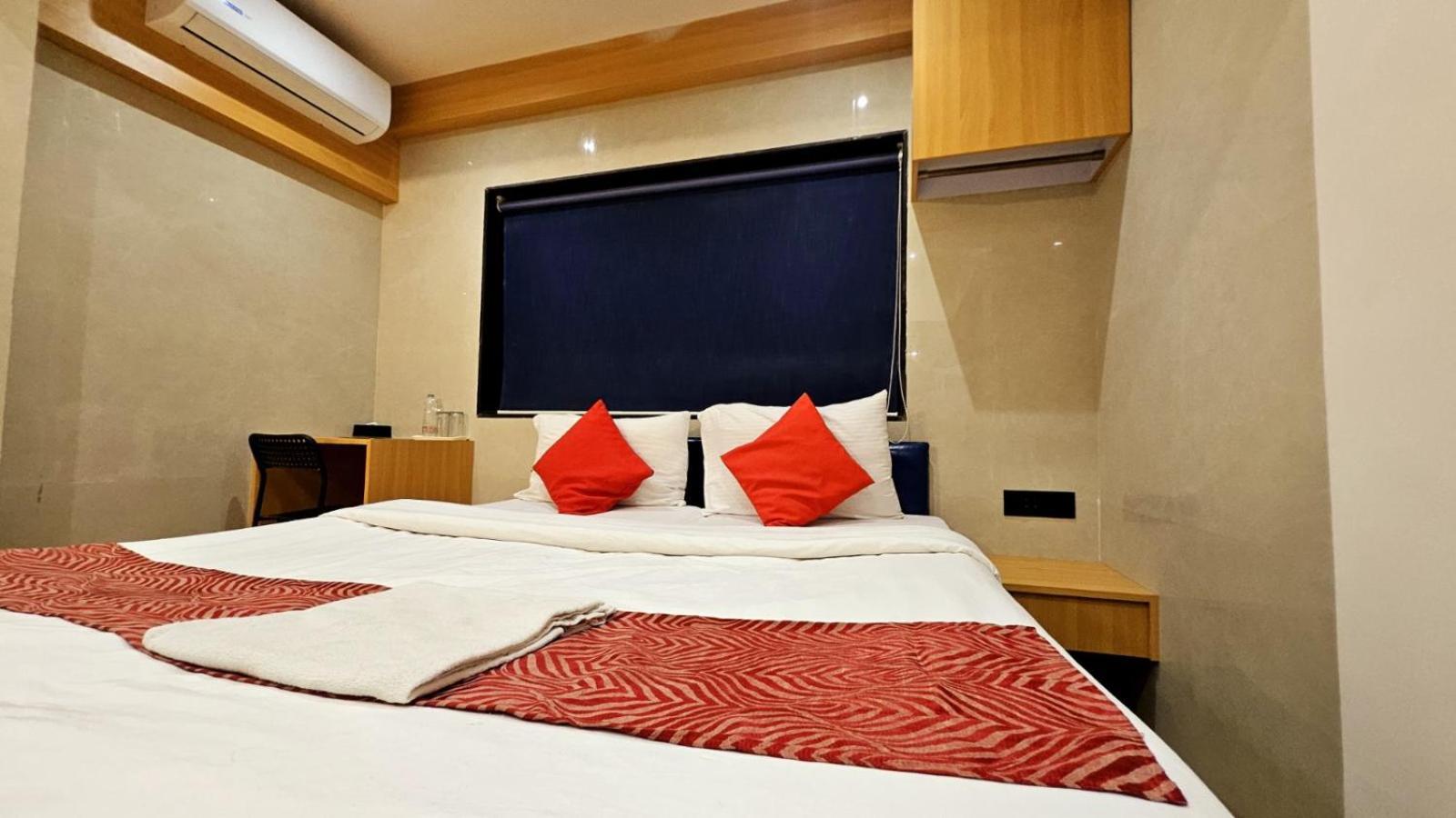 Hotel Vashi Inn Нави Мумбаи Экстерьер фото